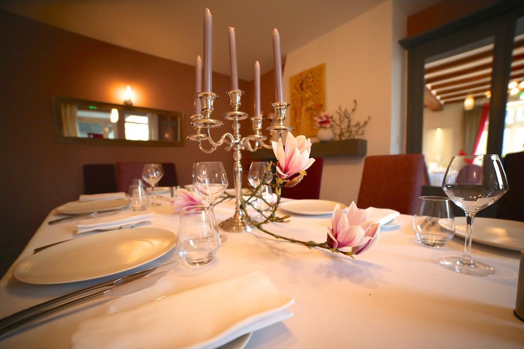Hotel Restaurant Le Lion D'Or Saint-Hilaire-du-Harcouët Exteriör bild